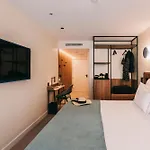 705 O'porto Hotel