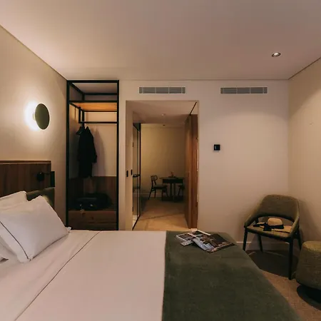 705 O'porto Hotel