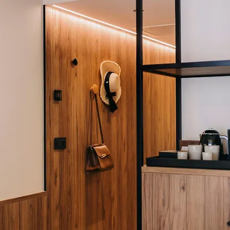 705 O'porto Hotel