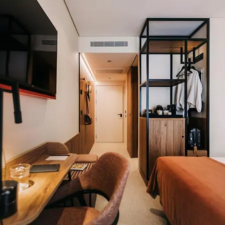 705 O'porto 4* פורטו